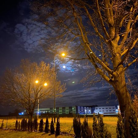 Pokoje Goscinne U Kovi Legnica Exterior foto