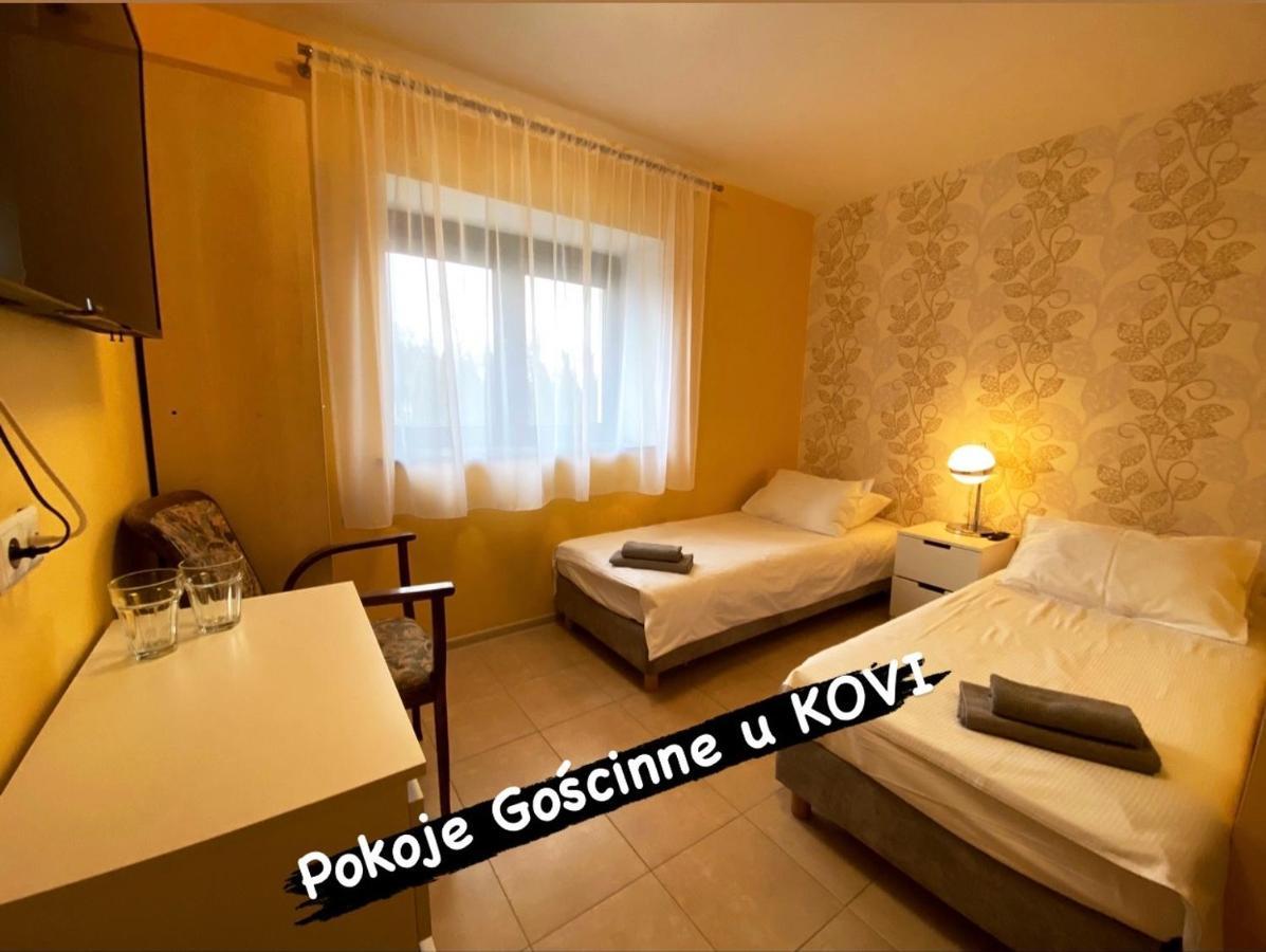 Pokoje Goscinne U Kovi Legnica Exterior foto